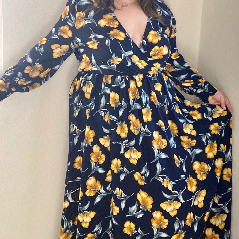 Floral maxi dress 🦋